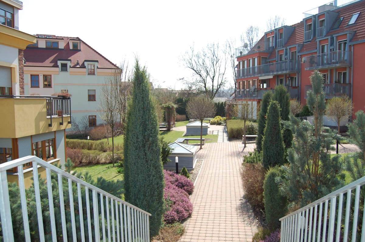 The apt. complex, Troja