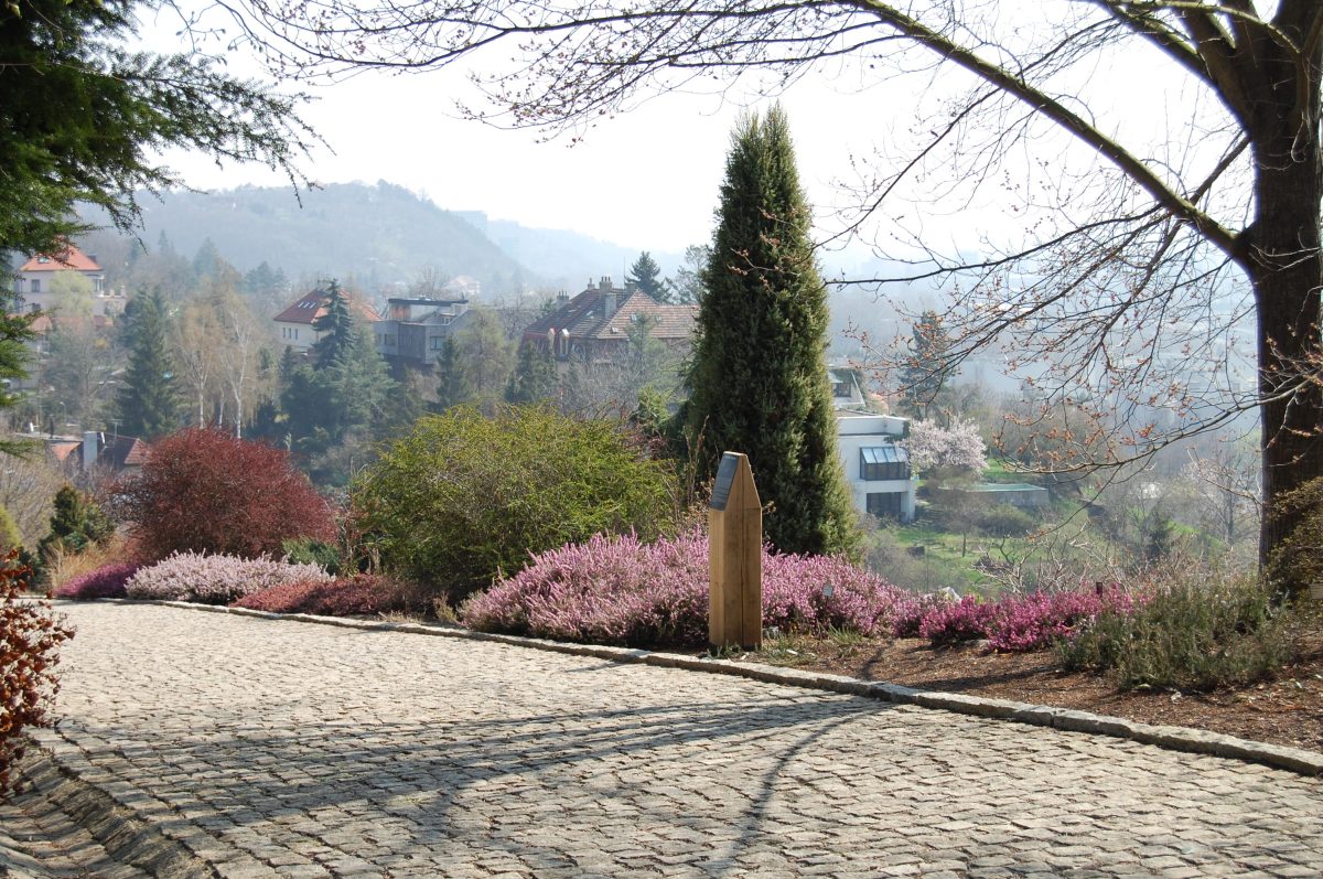 Troja: walking through the botanical gardens