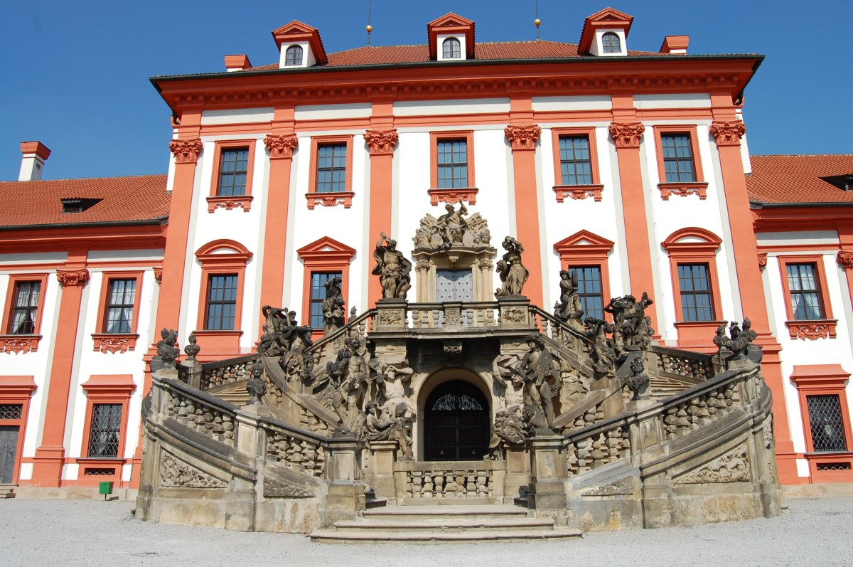 Troja Castle: Staircase leading to the gardens, gods & Titans