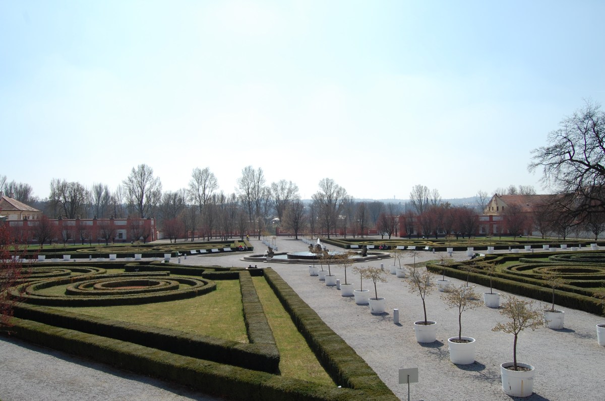 Troja castle: gardens